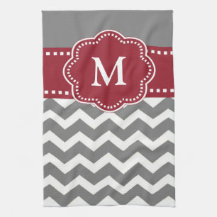 Serviette rouge grise de monogramme de Chevron