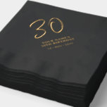Serviettes Avec Dorure Brosse moderne Lettering 30th Birthday Party<br><div class="desc">Cette serviette personnalisée ajoutera des détails élégants à votre fête d'anniversaire. Ce design est composé de lettres chic simples "30" avec du texte personnalisé. Les invitations correspondantes et fournitures de fête d'anniversaire sont disponibles dans ma boutique BaraBomDesign.</div>