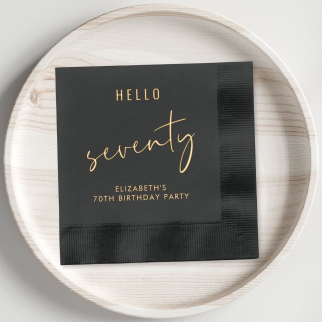 Serviettes Avec Dorure Chic 70e fête d'anniversaire (Elevate your 70th birthday party decor with these classic and elegant black and gold foil napkins)