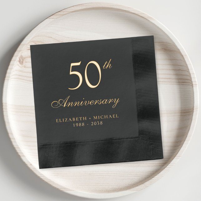 Serviettes Avec Dorure Élégant 50e anniversaire Mariage or (Elevate your 50th wedding anniversary party decor with these elegant black & gold foil napkins)