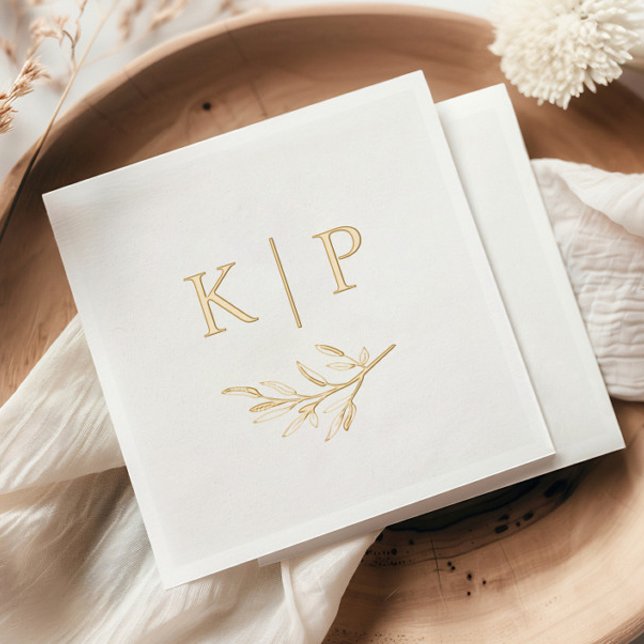 Serviettes Avec Dorure Mariage élégant Monogramme feuilles de verdure (Elegant minimal wedding monogram with greenery foil napkins.)