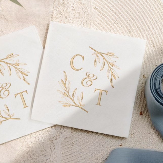 Serviettes Avec Dorure Monogramme Élégant de Mariage avec Feuillage (Elegant typography minimal greenery wedding monogram foil napkins.)