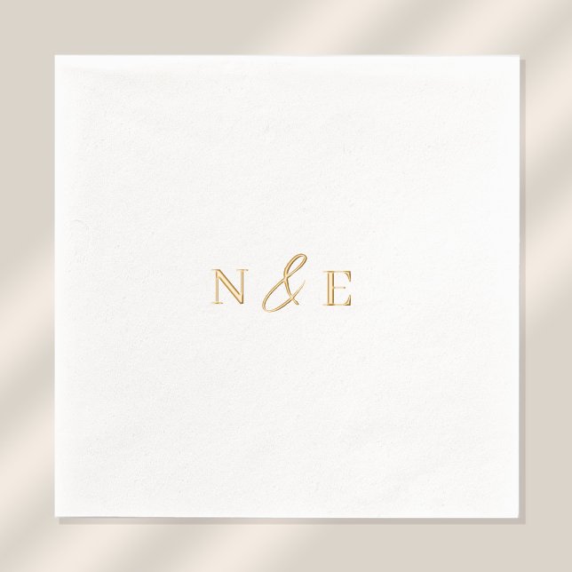 Serviettes Avec Dorure Monogramme Mariage Élégant Moderne Minimal Or (Stylishly Personalize with the Bride & Groom's Monogram Initials.)