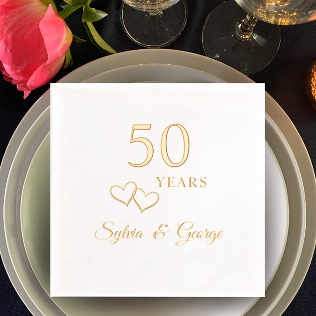 Serviettes Avec Dorure Soirée du 50e Anniversaire moderne et élégante (Add couple’s names for a personalized gold foil 50th anniversary party napkin. Simple elegant hearts)