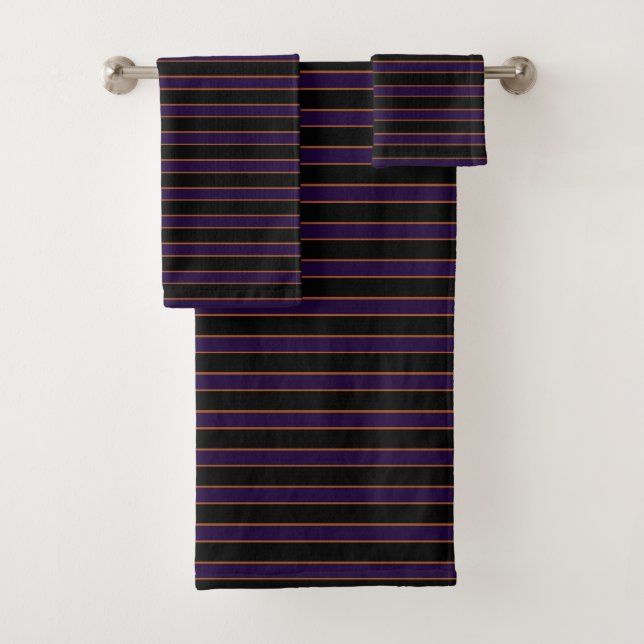Serviettes de bain à motif rayé violet profond vin (En situation)