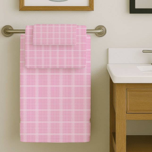 Serviettes de bain à tartan rose élégantes pour le (Blush Tartan Bath Towels Elegant Everyday Luxury)