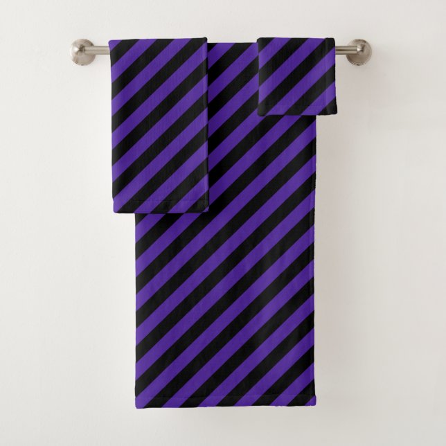 Serviettes de bain violet/noir en diagonale (En situation)