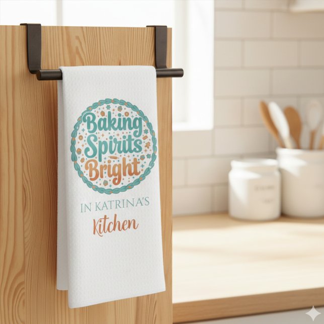 Serviettes de cuisine de Noël personnalisées (Celebrate the holiday this season with this fun personalized, "Baking Spirits Bright" kitchen towel!)