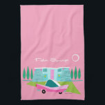 Serviettes de cuisine Retro Rose Palm Springs<br><div class="desc">Entre l’arrière - plan rose, la maison moderne turquoise du milieu du siècle et la voiture classique des années 1950, ce design ne pouvait pas être plus Palm Springs s’il le disait dans les nuages. Oh, attendez, il le dit dans les nuages ! La pierre bleue et turquoise de la...</div>