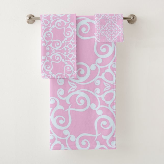 SERVIETTES DE SALLE DE BAINS DE STYLE PASTEL ROSE  (En situation)