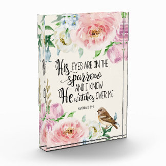 "Ses yeux sont bloc de photo sur moineau"