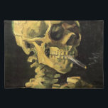 Set De Table Crâne avec cigarette brûlante par Vincent van Gogh<br><div class="desc">Crâne avec Cigarette Brûlante par Vincent van Gogh est un post impressionnisme d'art vintage de peinture à vie morte. Portrait du squelette humain fumant. Grande image à utiliser pour les produits anti-tabac. Fumer tue 1 000 personnes chaque année, aider quelqu'un à arrêter de fumer aujourd'hui. Grande image pour Halloween ou...</div>