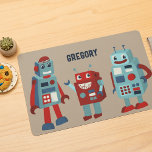 Set De Table Robots rétro mignons Sci-Fi personnalisé<br><div class="desc">Ajoutez une touche de science-fiction à votre table avec ce set de table. Il présente de jolies illustrations de style rétro de robots dans les tons rouge et bleu contre un arrière - plan de couleur bronze. L'avant du tapis de place a une tache en haut pour ajouter un nom....</div>