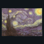 Set De Table Vincent van Gogh - Nuit étoilée<br><div class="desc">Starry Night (1889) de Vincent van Gogh est un post impressionnisme vintage de peinture de paysage d'art. Vue sur une ville dans une vallée la nuit avec les nuages tourbillonnants, les étoiles brillant et une belle lune jaune dorée croissant. Il a été peint pendant la journée de mémoire et est...</div>