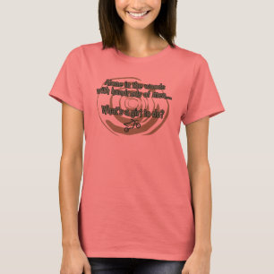 Seulement dans le T-shirt en bois