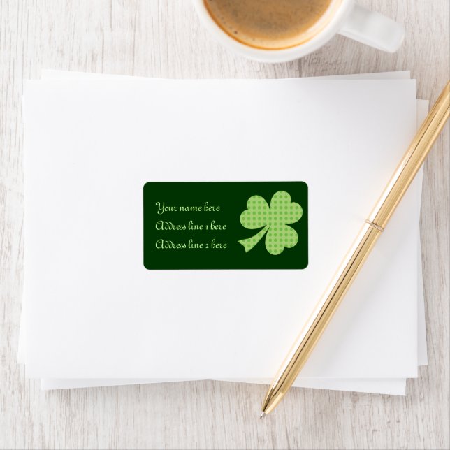 Shamrock Pois Saint Patrick's Day étiquette (En situation)