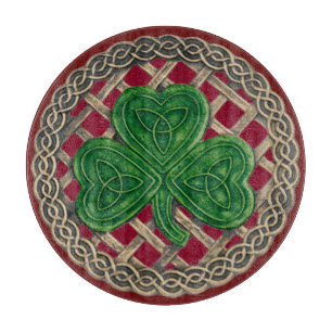Shamrock Rouge sur la planche à découper des noeud