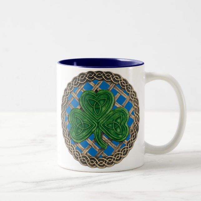 Shamrock, treillis Et Noeuds Celtiques Sur Mug Ble (Droit)