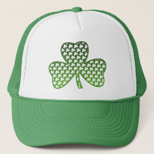 Shamrocks blancs dans le casquette vert de