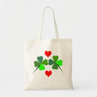 Shamrocks et sac de coeurs