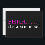 Shhh Surprise Seventieth Anniversaire Invitation<br><div class="desc">Chut,  c'est une invitation surprise à la fête d'anniversaire en noir et rose chaud. Soixante-dixième fête d'anniversaire,  notre modèle est prêt pour vous. Célébrez soixante-dix !</div>