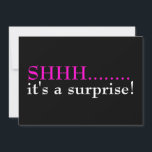 Shhh Surprise Seventieth Anniversaire Invitation<br><div class="desc">Chut,  c'est une invitation surprise à la fête d'anniversaire en noir et rose chaud. Soixante-dixième fête d'anniversaire,  notre modèle est prêt pour vous. Célébrez soixante-dix !</div>