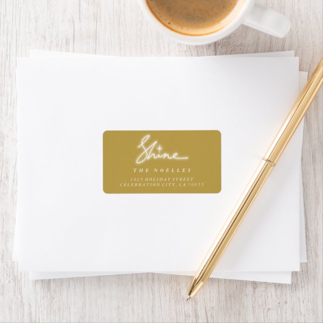 Shine Handwrite Script Gold Étiquettes de adresse (En situation)