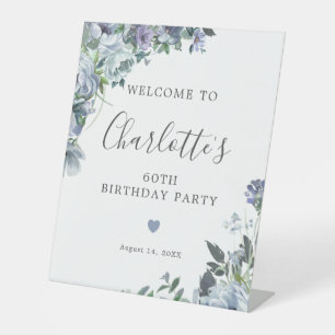 Signe De Table 60e anniversaire Dusty Blue Floral Bienvenue