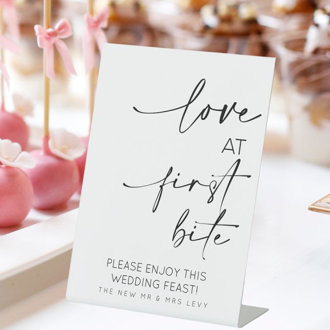 Signe De Table Amour À La Table De Nourriture Premier Bite (Love at first bite wedding food sign)