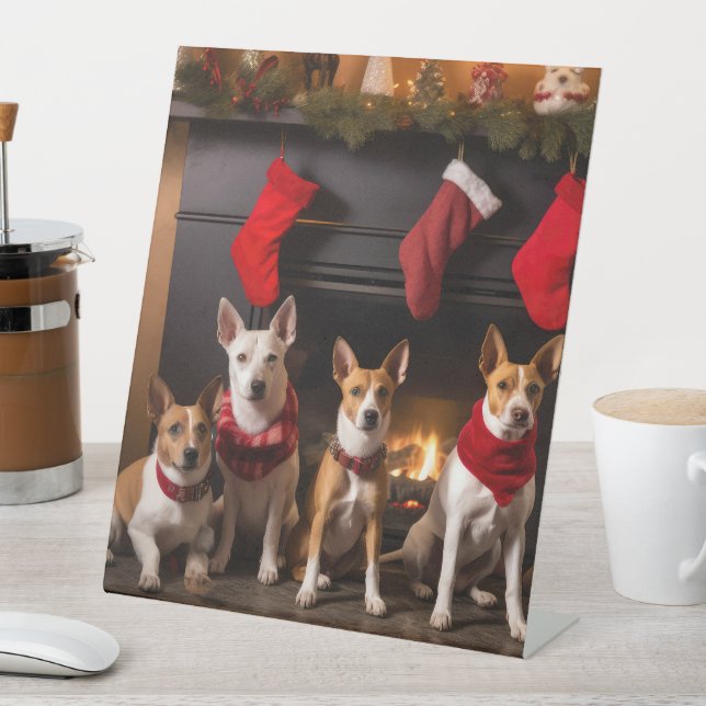 Signe De Table Basenji au coin du feu Noël (In SItu)