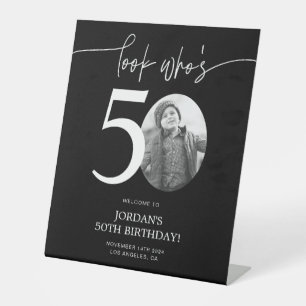 Signe De Table Black 50th Birthday Affiche de bienvenue   Regarde