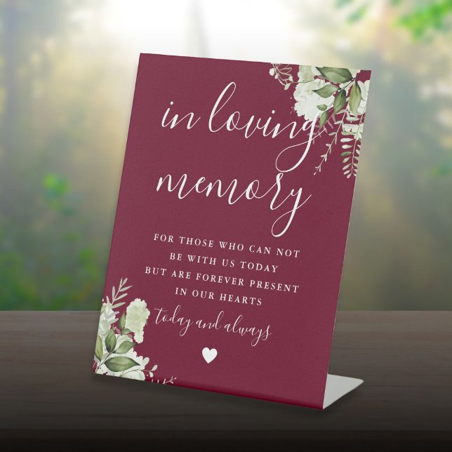Signe De Table Bourgogne Fleurs de Mémoire Verte Mariage (Burgundy In Loving Memory Greenery Wedding Pedestal Sign)