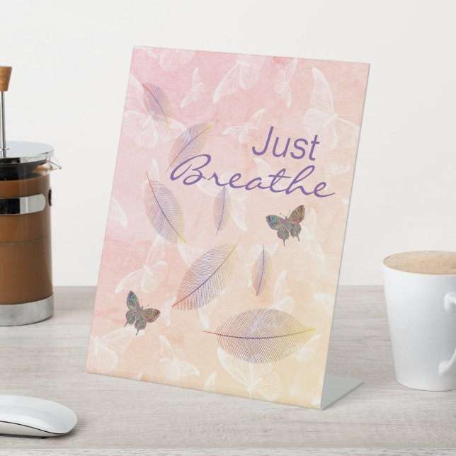Signe De Table Breathe Feuille Butterflies Pastel (In SItu)