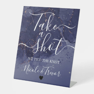 Signe De Table Calligraphie de texture violette Prenez un verre