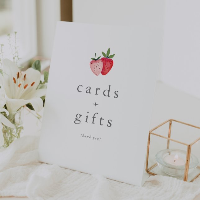 Signe De Table Carte Baby shower HEIDI Pink Strawberry Girl Cadea (HEIDI Pink Strawberry Girl Baby Shower Cards Gifts Pedestal Sign)