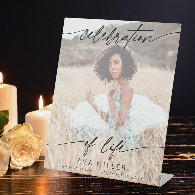 Signe De Table Célébration de la vie Script Funeral Photo | Blanc (Créateur téléchargé)