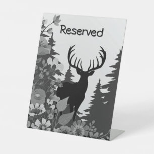 Signe De Table Cerf à grande ramure hors de la forêt réservée