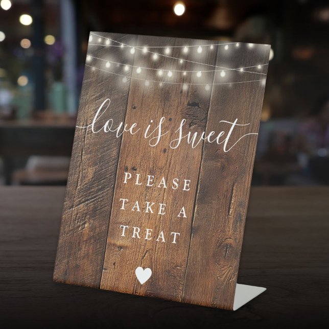 Signe De Table Chaîne Lights Rustic Wood Love Is Sweet Faveur (String Lights Rustic Wood Love Is Sweet Favor Pedestal Sign)