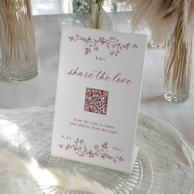 Signe De Table Code QR de mariage floral bordeaux rouge foncé vin (Vintage French floral share the love photo sharing qr code wedding sign in burgundy dark red.)