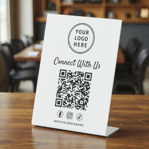 Signe De Table Code QR du logo de l'entreprise sur un présentoir 