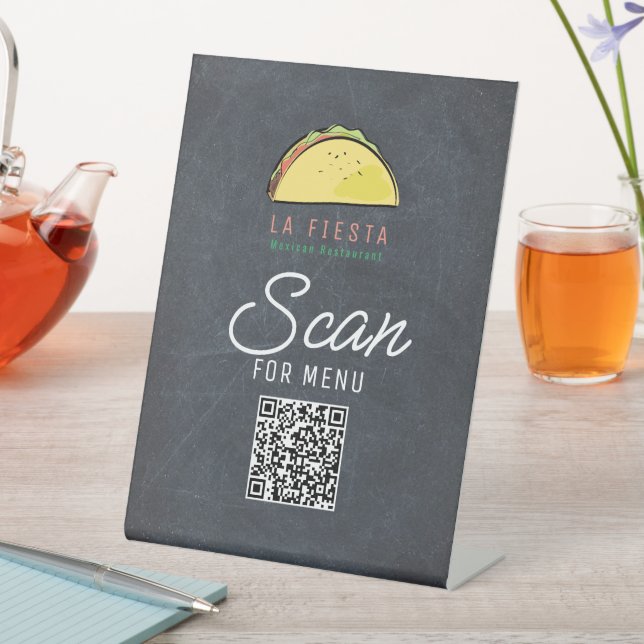 Signe De Table Code QR du menu sur tableau noir du restaurant mex (In SItu)