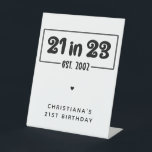 Signe De Table Custom 21st Birthday Cadeau 21 en 23 Est 2002<br><div class="desc">Custom 21st Birthday Celebration 21 in 23 Est 2002 Cadeaux d'anniversaire!</div>