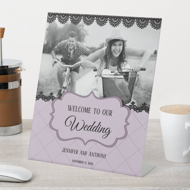 Signe De Table Dentelle noire sur Lavande douce Mariage personnal (In SItu)