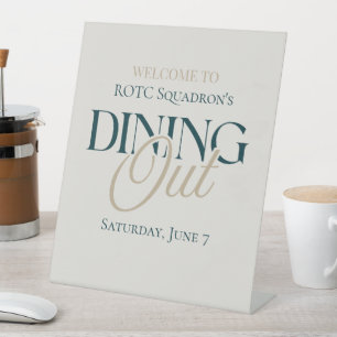 Signe De Table Dîner à l'extérieur - Militaire moderne de Serif