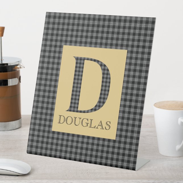 Signe De Table Douglas Tartan Monogramme D  (In SItu)