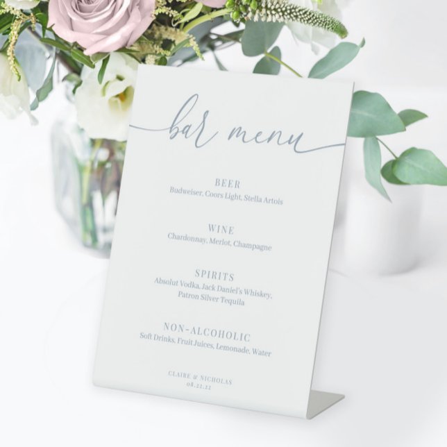 Signe De Table Dusty Blue Modern élégant Wedding Bar Menu (Créateur téléchargé)