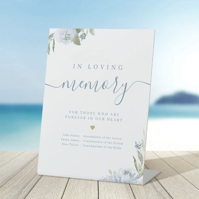 Signe De Table Écriture florale bleu poussiéreux rustique en mémo (Dusty blue floral script rustic in loving memory pedestal sign)