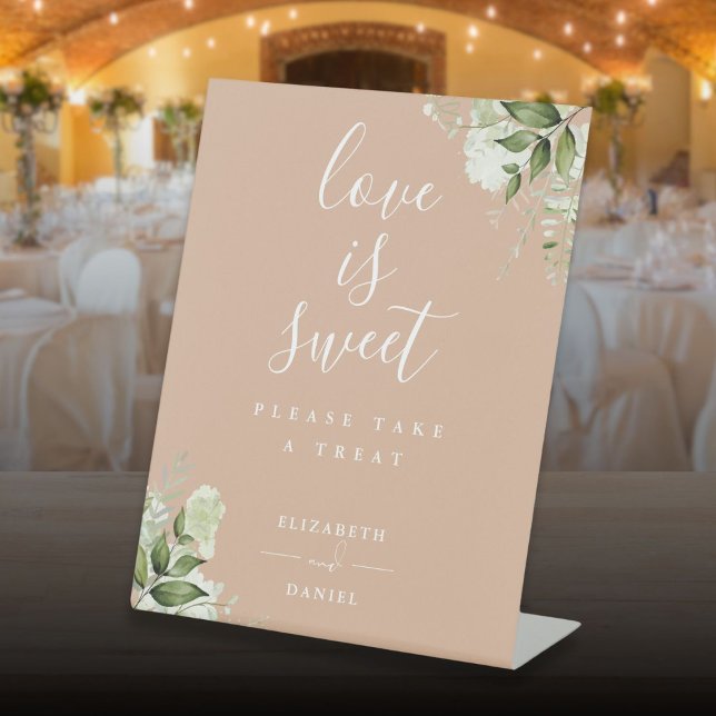 Signe De Table Faveur de douceur d'amour de verdure florale beige (Tan Floral Greenery Love Is Sweet Favor Pedestal Sign)