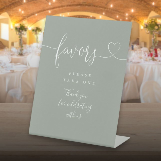 Signe De Table Faveurs de script de coeur vert sauge (Sage Green Heart Script Favors Pedestal Sign)