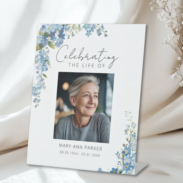 Signe De Table Fleurs de Ne m'oubliez pas "Célébration de la vie" (Forget Me Not Flowers "Celebration of Life" Photo Pedestal Sign)